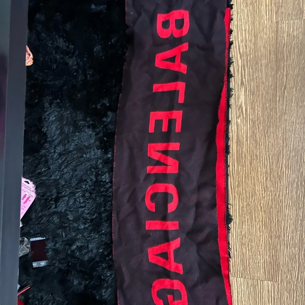 Reversible Balenciaga scarf - Picture 2 of 2